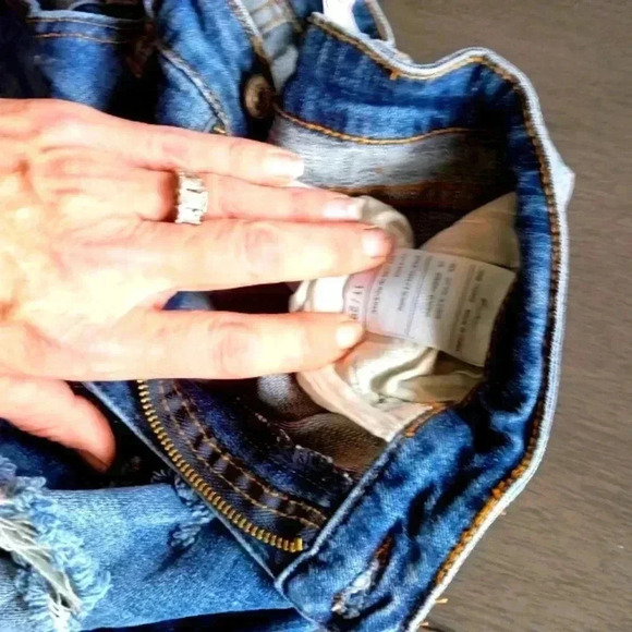 KanCan Jeans Like New 11/29 inseam - Picture 4 of 4